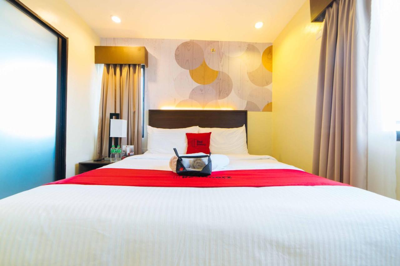 Отель Reddoorz Premium @ Sta Rosa Tagaytay Road Silang Экстерьер фото