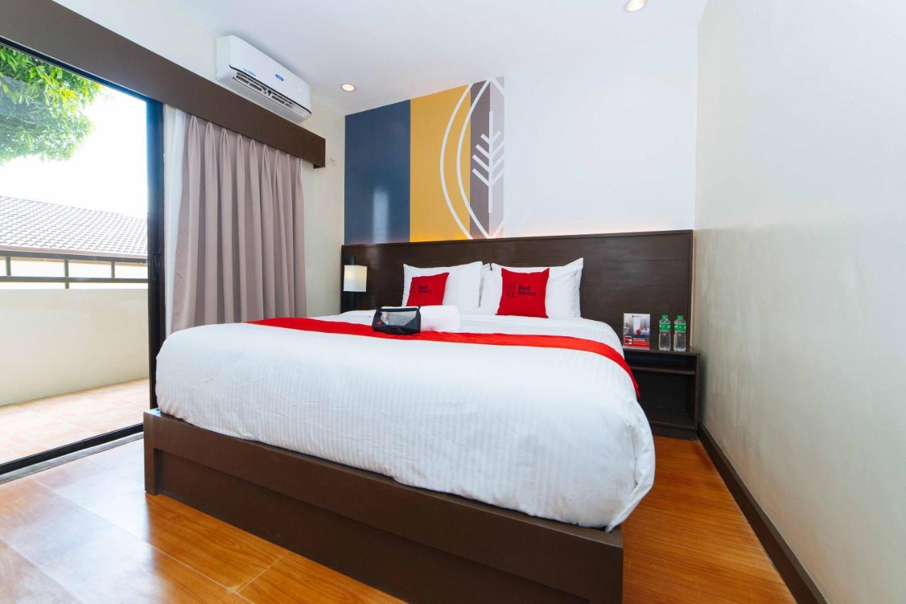 Отель Reddoorz Premium @ Sta Rosa Tagaytay Road Silang Экстерьер фото