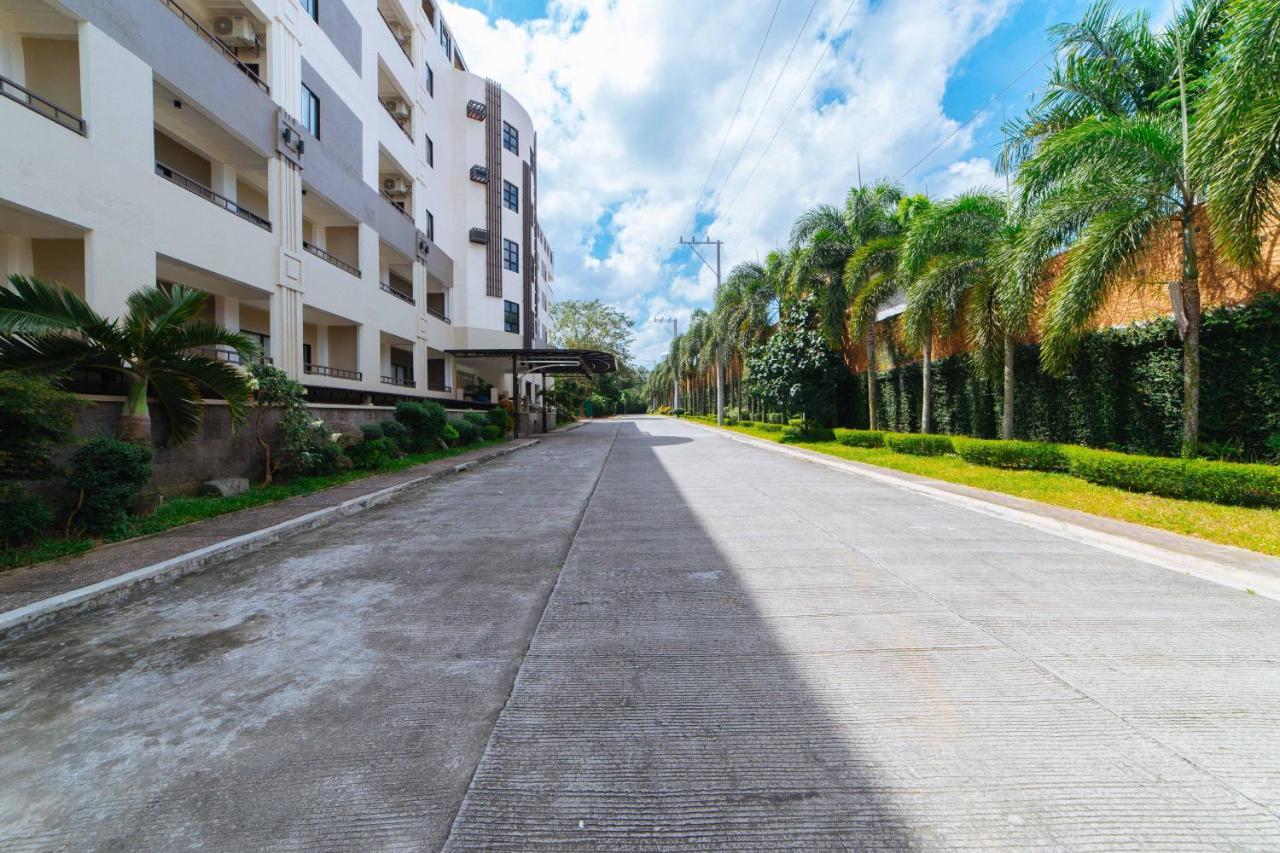 Отель Reddoorz Premium @ Sta Rosa Tagaytay Road Silang Экстерьер фото