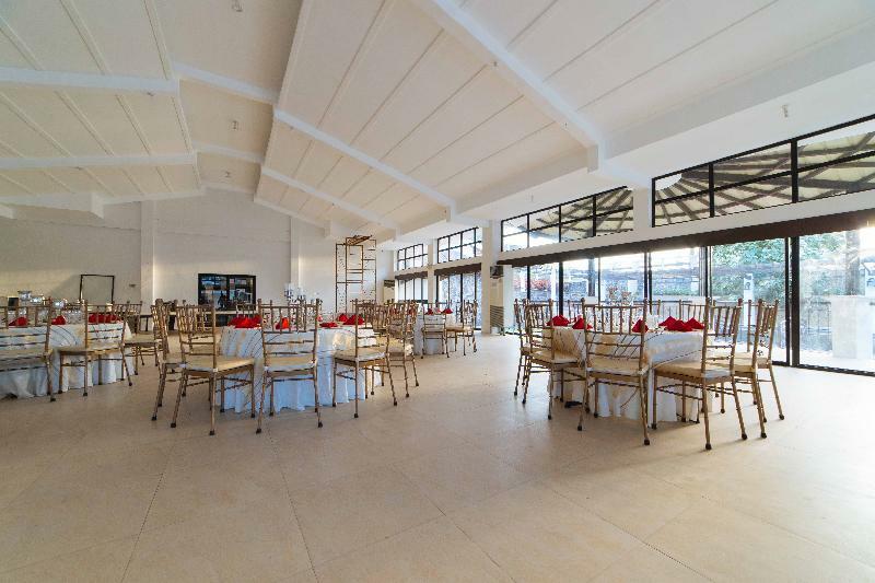 Отель Reddoorz Premium @ Sta Rosa Tagaytay Road Silang Экстерьер фото