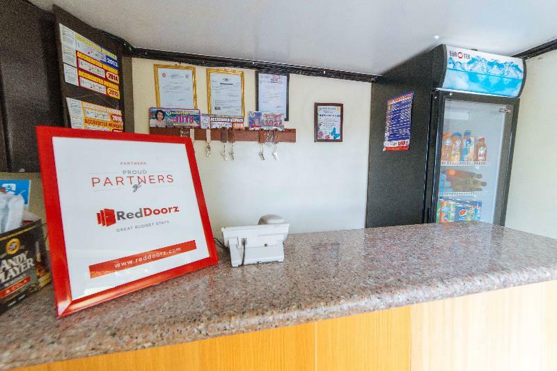 Отель Reddoorz Premium @ Sta Rosa Tagaytay Road Silang Экстерьер фото