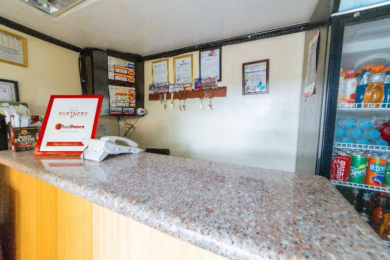 Отель Reddoorz Premium @ Sta Rosa Tagaytay Road Silang Экстерьер фото