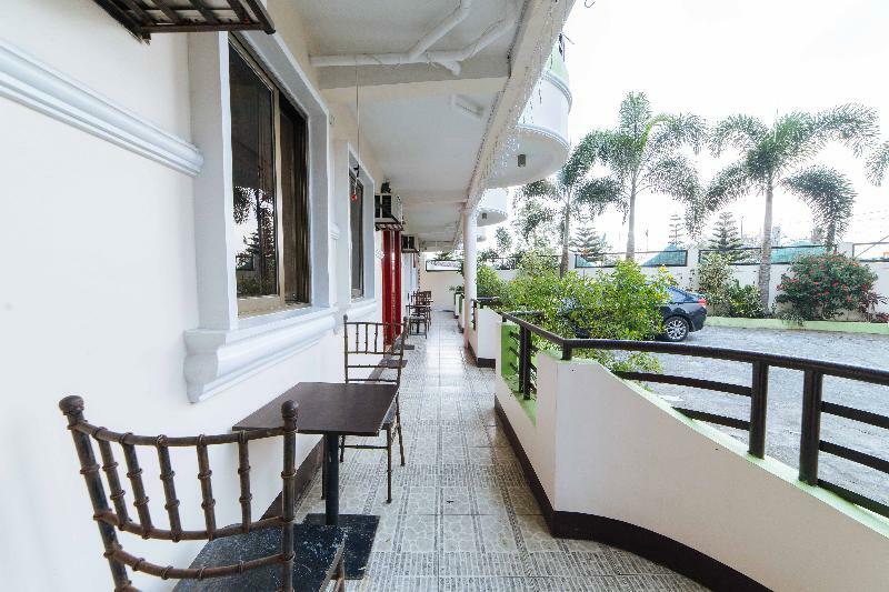 Отель Reddoorz Premium @ Sta Rosa Tagaytay Road Silang Экстерьер фото